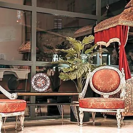 Grand Vaves Hotel