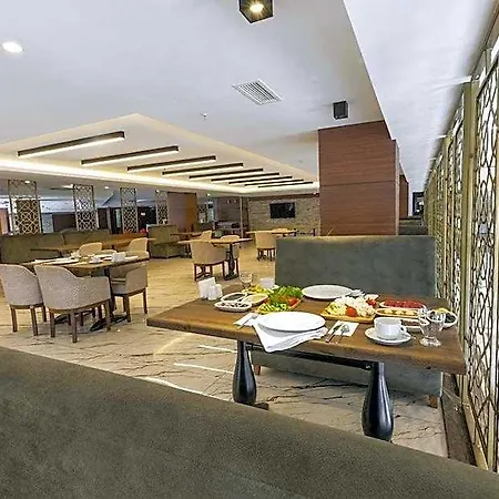Grand Vaves Hotel 4*