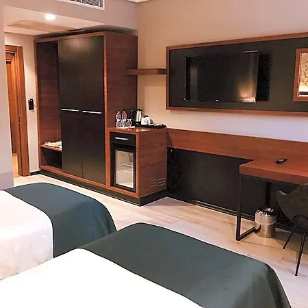 Grand Vaves Hotel 4*
