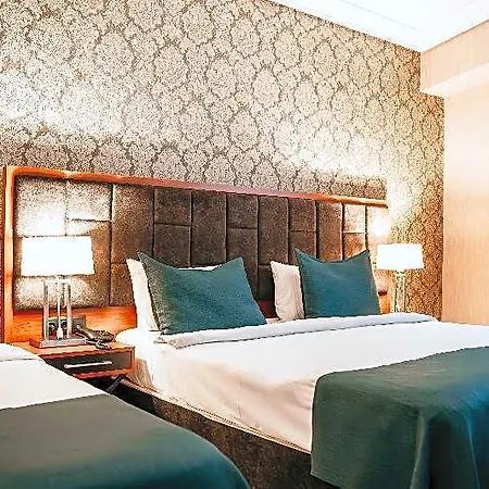 Grand Vaves Hotel